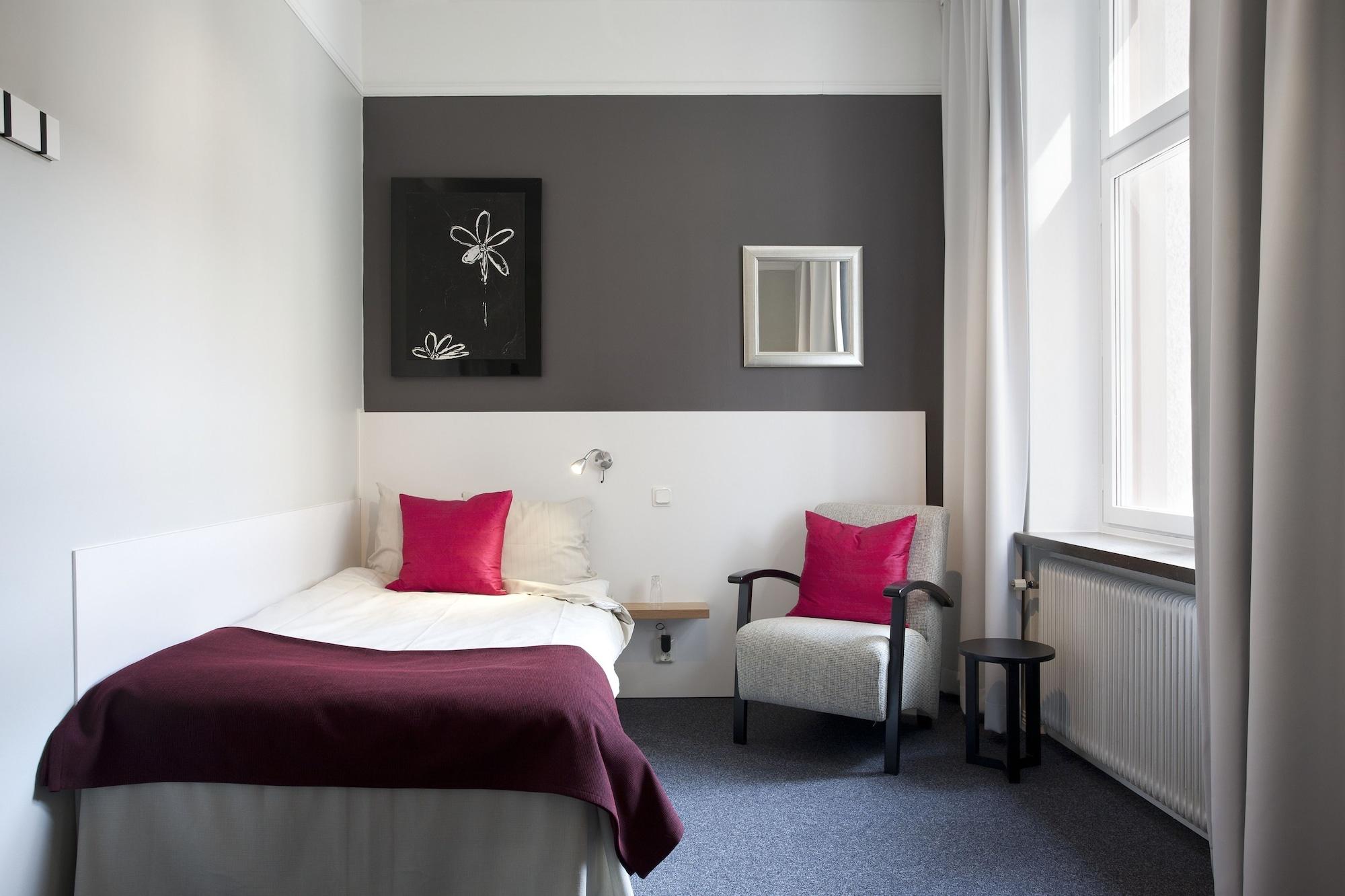 Hotel Oerebro Extérieur photo